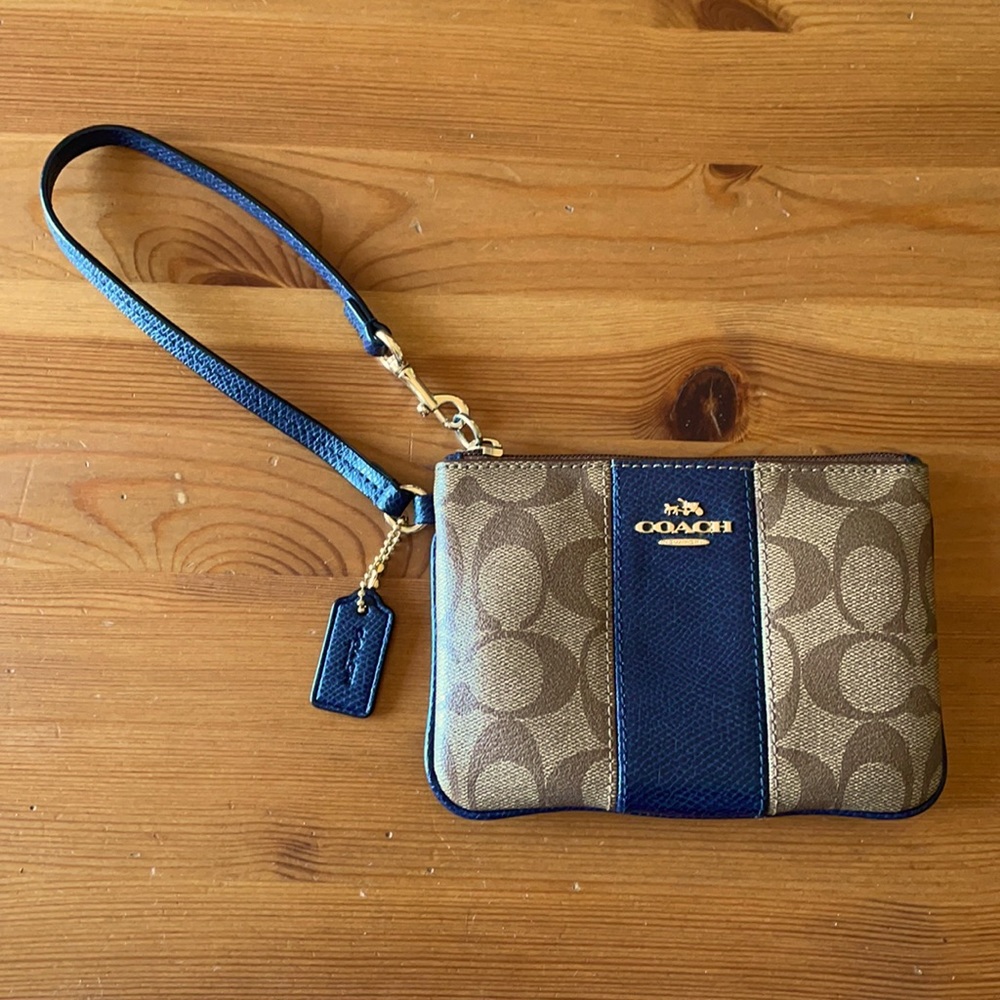 Coach Wristlet - like new!